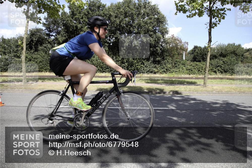 11.08.2024 - GEWOBA Citytriathlon Bremen H.Heesch http://msf.ph/oto/6779548 11.08.2024 13:21:46 Radfahren 267, 554, 555, 571, 582, 592, 607, 612, 614, 622, 624, 625, 671, 676, 684 meine-sportfotos.de