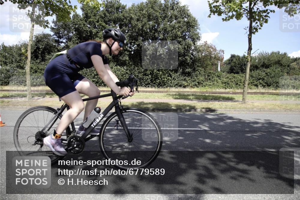 11.08.2024 - GEWOBA Citytriathlon Bremen H.Heesch http://msf.ph/oto/6779589 11.08.2024 13:22:00 Radfahren 494, 545, 554, 555, 571, 592, 622, 624, 639, 643, 668, 682, 684, 717 meine-sportfotos.de