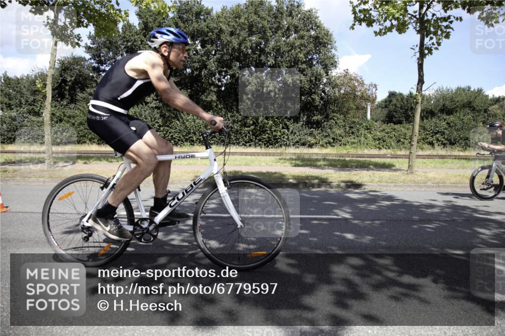 11.08.2024 - GEWOBA Citytriathlon Bremen H.Heesch http://msf.ph/oto/6779597 11.08.2024 13:22:06 Radfahren 312, 494, 545, 555, 571, 579, 639, 643, 668, 682, 717 meine-sportfotos.de