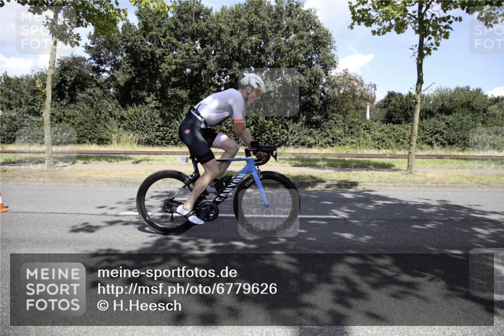 11.08.2024 - GEWOBA Citytriathlon Bremen H.Heesch http://msf.ph/oto/6779626 11.08.2024 13:22:18 Radfahren 312, 490, 494, 523, 579, 620, 643, 661, 663, 668, 682, 717 meine-sportfotos.de