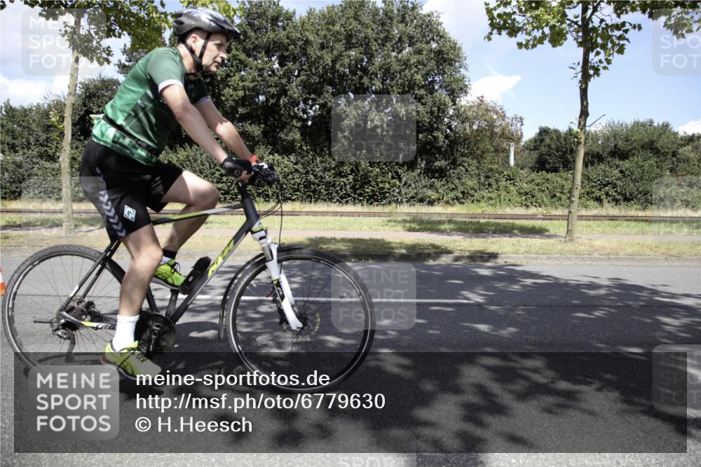 11.08.2024 - GEWOBA Citytriathlon Bremen H.Heesch http://msf.ph/oto/6779630 11.08.2024 13:22:19 Radfahren 312, 490, 494, 523, 579, 620, 643, 661, 663, 668, 717 meine-sportfotos.de