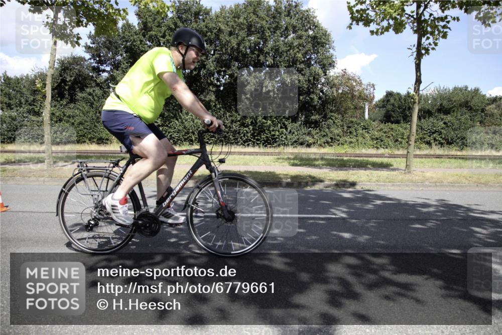 11.08.2024 - GEWOBA Citytriathlon Bremen H.Heesch http://msf.ph/oto/6779661 11.08.2024 13:22:31 Radfahren 207, xxx, 340, 490, 523, 590, 620, 661, 663, 704, 707 meine-sportfotos.de