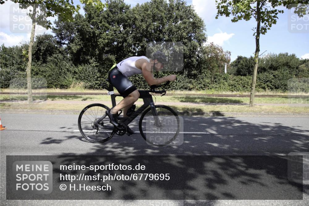 11.08.2024 - GEWOBA Citytriathlon Bremen H.Heesch http://msf.ph/oto/6779695 11.08.2024 13:22:41 Radfahren 207, xxx, 305, 340, 563, 590, 620, 704, 707, 718 meine-sportfotos.de