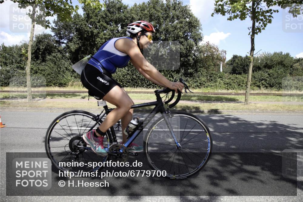 11.08.2024 - GEWOBA Citytriathlon Bremen H.Heesch http://msf.ph/oto/6779700 11.08.2024 13:22:47 Radfahren 204, 207, xxx, xxx, 236, 266, 305, 340, 375, 563, 704, 707, 718 meine-sportfotos.de