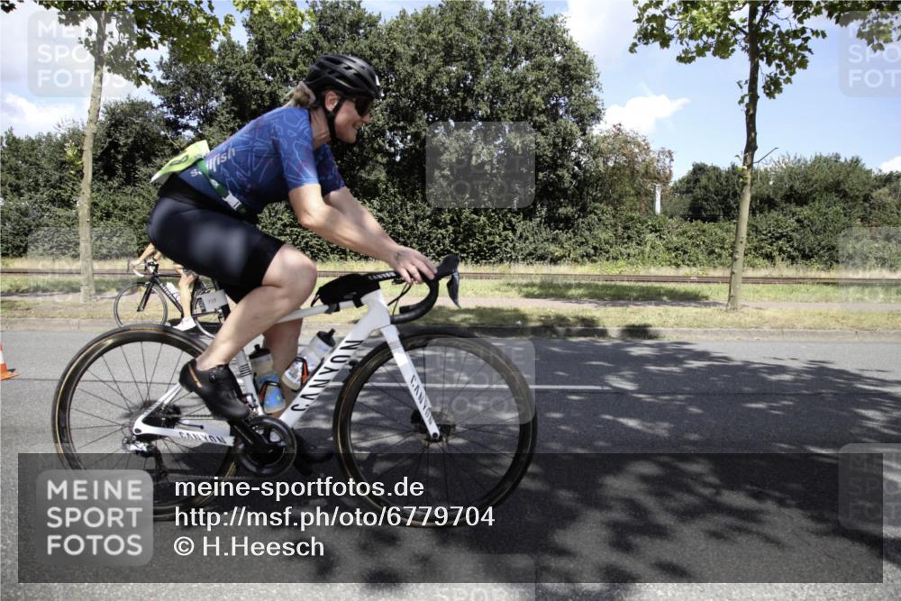 11.08.2024 - GEWOBA Citytriathlon Bremen H.Heesch http://msf.ph/oto/6779704 11.08.2024 13:22:52 Radfahren 204, xxx, xxx, 236, 266, 305, 375, 563, 574, 589, 621, 641, 704, 718 meine-sportfotos.de