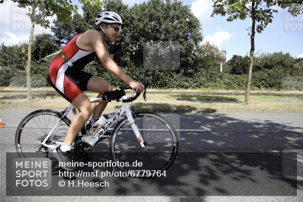 11.08.2024 - GEWOBA Citytriathlon Bremen H.Heesch http://msf.ph/oto/6779764 11.08.2024 13:23:11 Radfahren 204, 375, 567, 570, 574, 589, 621, 641, 653, 698, 708, 721, 731 meine-sportfotos.de