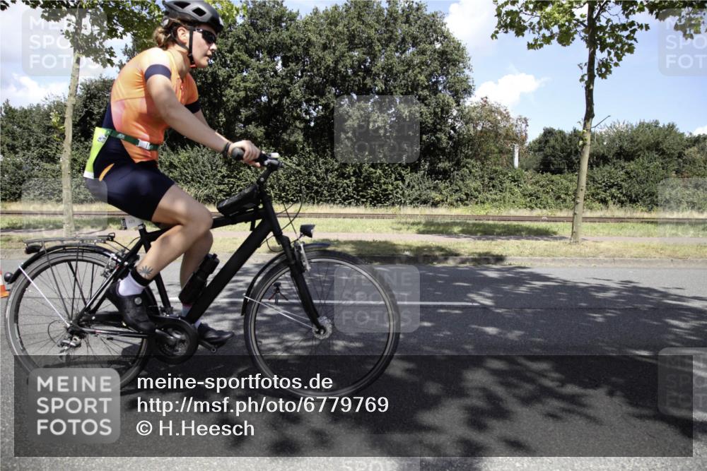 11.08.2024 - GEWOBA Citytriathlon Bremen H.Heesch http://msf.ph/oto/6779769 11.08.2024 13:23:14 Radfahren 248, 567, 570, 574, 589, 613, 641, 653, 698, 708, 721, 731 meine-sportfotos.de