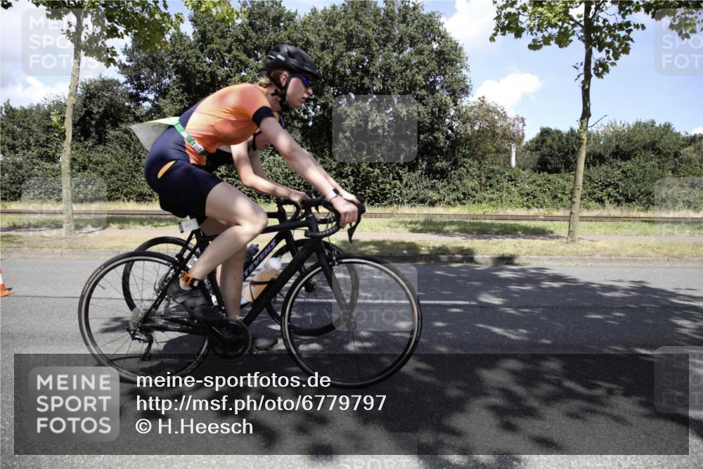 11.08.2024 - GEWOBA Citytriathlon Bremen H.Heesch http://msf.ph/oto/6779797 11.08.2024 13:23:30 Radfahren 203, 210, 248, 283, 567, 613, 653 meine-sportfotos.de