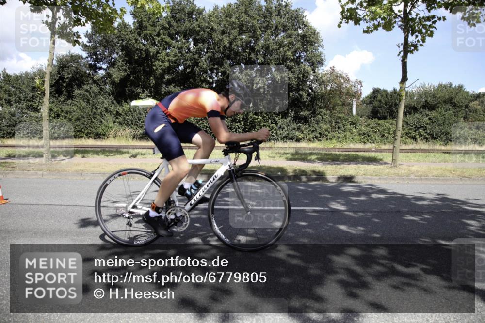 11.08.2024 - GEWOBA Citytriathlon Bremen H.Heesch http://msf.ph/oto/6779805 11.08.2024 13:23:34 Radfahren 203, 210, 248, 283, 613, 653, 674, 705 meine-sportfotos.de
