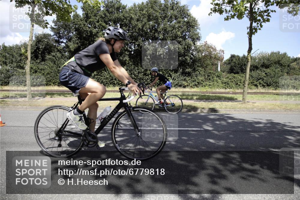 11.08.2024 - GEWOBA Citytriathlon Bremen H.Heesch http://msf.ph/oto/6779818 11.08.2024 13:23:54 Radfahren 275, 344, 501, 577, 635, 669, 674, 705, 712 meine-sportfotos.de