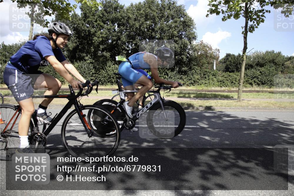 11.08.2024 - GEWOBA Citytriathlon Bremen H.Heesch http://msf.ph/oto/6779831 11.08.2024 13:23:59 Radfahren 275, 344, 501, 577, 627, 635, 669, 674, 711, 712 meine-sportfotos.de