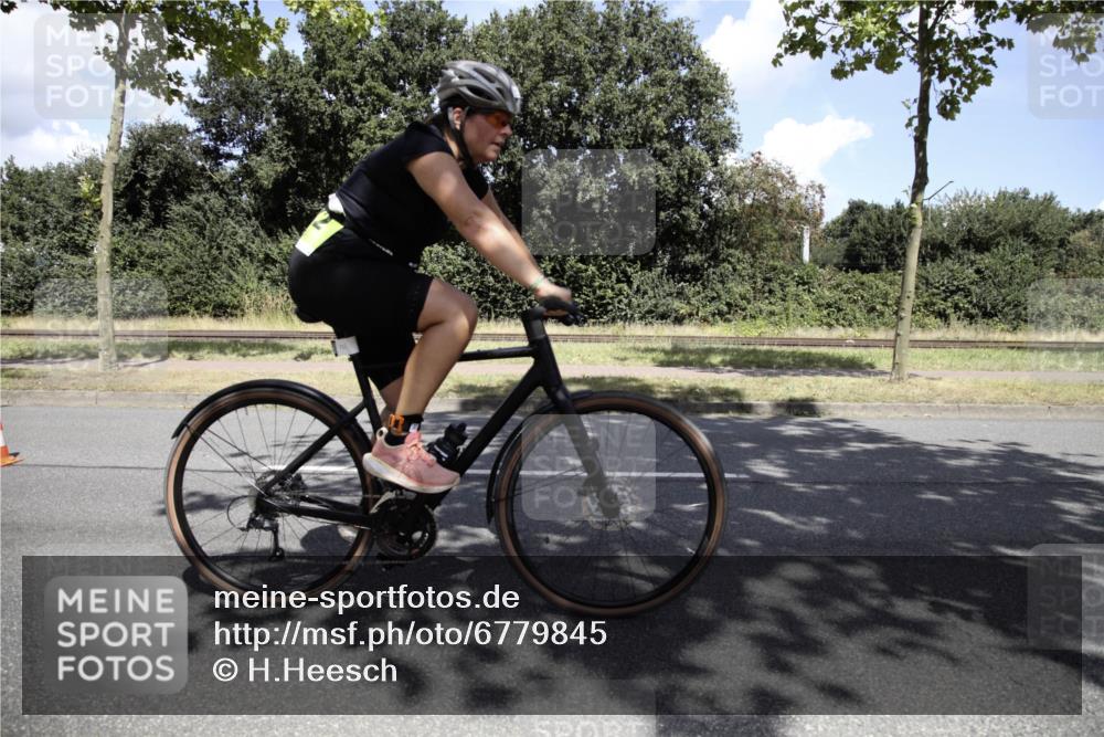 11.08.2024 - GEWOBA Citytriathlon Bremen H.Heesch http://msf.ph/oto/6779845 11.08.2024 13:24:07 Radfahren 244, 275, 284, 344, 396, 501, 627, 635, 659, 689, 711, 712 meine-sportfotos.de