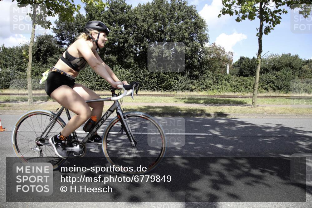11.08.2024 - GEWOBA Citytriathlon Bremen H.Heesch http://msf.ph/oto/6779849 11.08.2024 13:24:10 Radfahren 244, 275, 284, 344, 396, 501, 627, 635, 659, 689, 711, 712, 732 meine-sportfotos.de