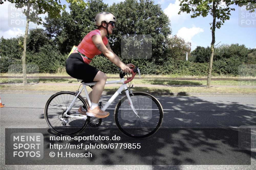11.08.2024 - GEWOBA Citytriathlon Bremen H.Heesch http://msf.ph/oto/6779855 11.08.2024 13:24:16 Radfahren 244, 279, 284, 306, 396, 627, 659, 689, 696, 711, 732 meine-sportfotos.de