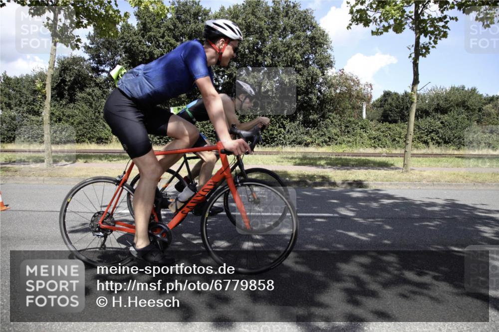 11.08.2024 - GEWOBA Citytriathlon Bremen H.Heesch http://msf.ph/oto/6779858 11.08.2024 13:24:18 Radfahren 244, 279, 284, 306, 396, 627, 659, 689, 696, 711, 732 meine-sportfotos.de