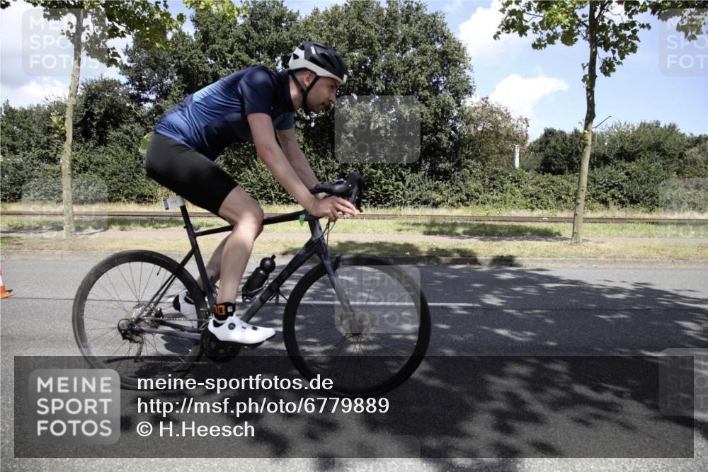 11.08.2024 - GEWOBA Citytriathlon Bremen H.Heesch http://msf.ph/oto/6779889 11.08.2024 13:24:29 Radfahren 244, 249, 255, 257, 279, 284, 303, 306, 348, 396, 481, 659, 689, 696, 732 meine-sportfotos.de