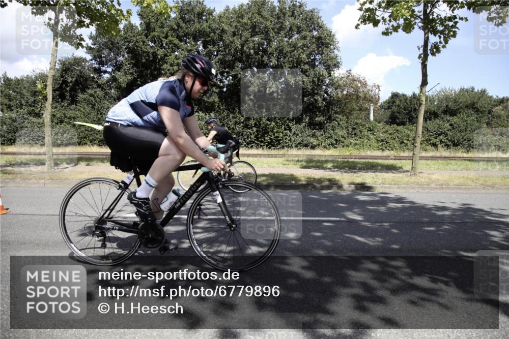 11.08.2024 - GEWOBA Citytriathlon Bremen H.Heesch http://msf.ph/oto/6779896 11.08.2024 13:24:34 Radfahren 249, 255, 257, 279, 303, 306, 348, 481, 696, 732 meine-sportfotos.de