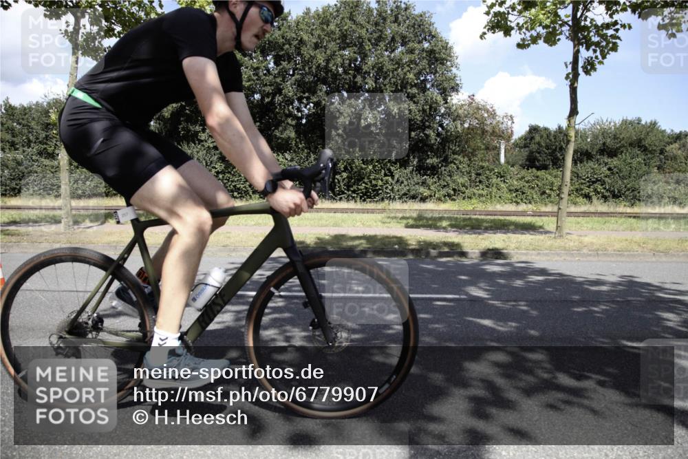11.08.2024 - GEWOBA Citytriathlon Bremen H.Heesch http://msf.ph/oto/6779907 11.08.2024 13:24:36 Radfahren 214, 249, 255, 257, 279, 303, 306, 348, 481, 696 meine-sportfotos.de