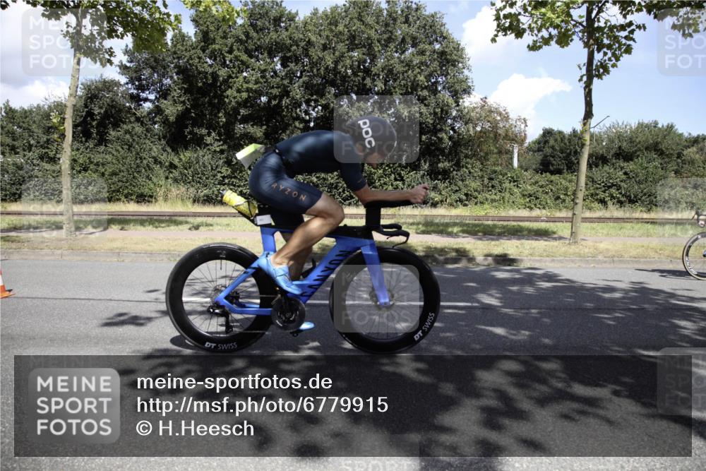 11.08.2024 - GEWOBA Citytriathlon Bremen H.Heesch http://msf.ph/oto/6779915 11.08.2024 13:24:39 Radfahren 214, 249, 255, 257, 303, 348, 481 meine-sportfotos.de