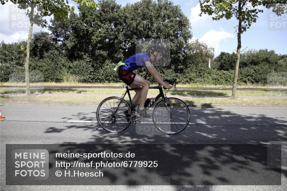 11.08.2024 - GEWOBA Citytriathlon Bremen H.Heesch http://msf.ph/oto/6779925 11.08.2024 13:24:51 Radfahren 214, 271, 348, 566, 647, 652 meine-sportfotos.de