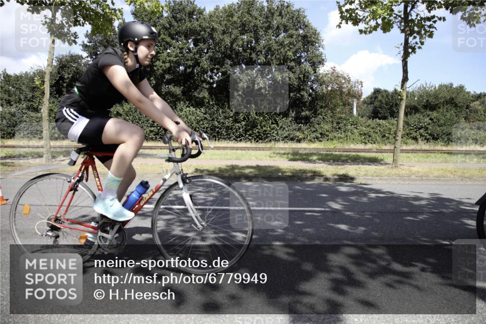 11.08.2024 - GEWOBA Citytriathlon Bremen H.Heesch http://msf.ph/oto/6779949 11.08.2024 13:25:06 Radfahren 271, 565, 566, 631, 647 meine-sportfotos.de