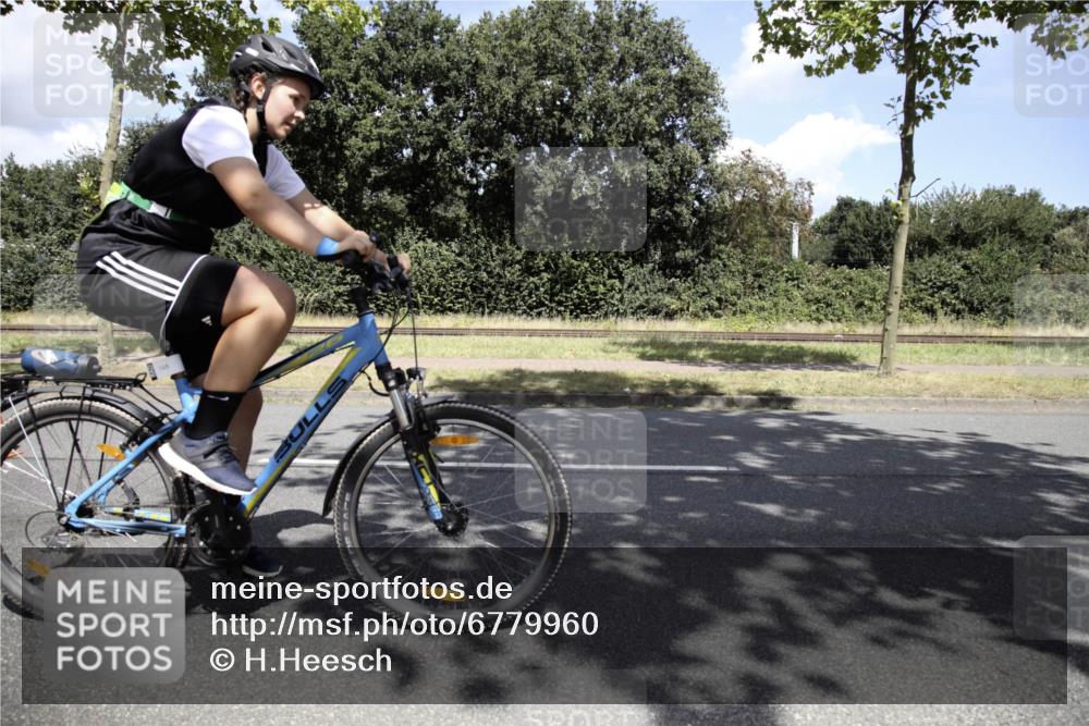 11.08.2024 - GEWOBA Citytriathlon Bremen H.Heesch http://msf.ph/oto/6779960 11.08.2024 13:25:15 Radfahren 309, 565, 631, 660 meine-sportfotos.de
