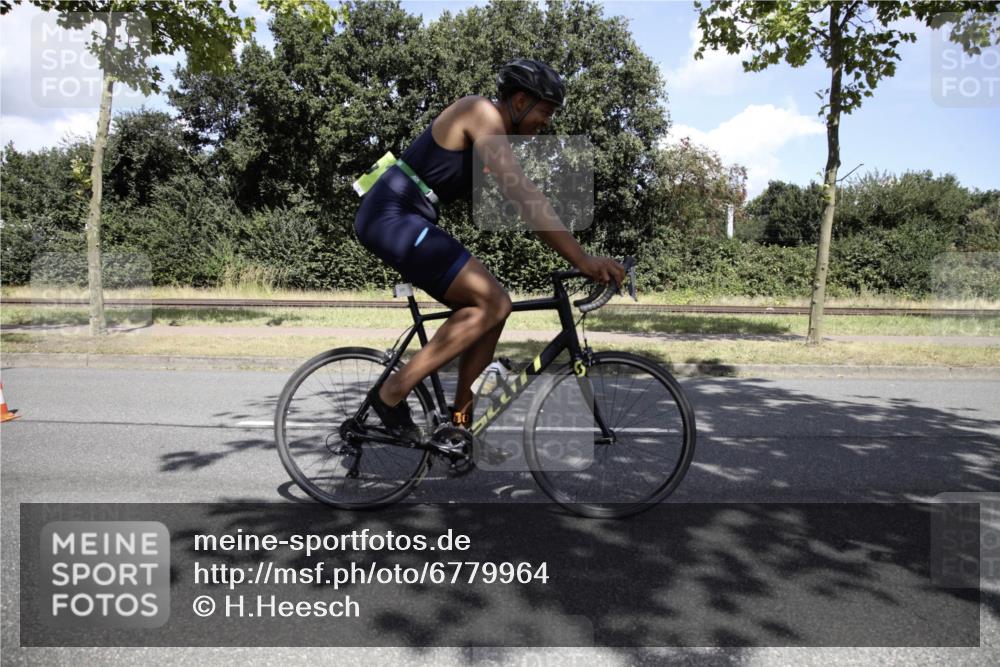 11.08.2024 - GEWOBA Citytriathlon Bremen H.Heesch http://msf.ph/oto/6779964 11.08.2024 13:25:27 Radfahren 225, 301, 309, 316, 328, 471, 660, 720 meine-sportfotos.de