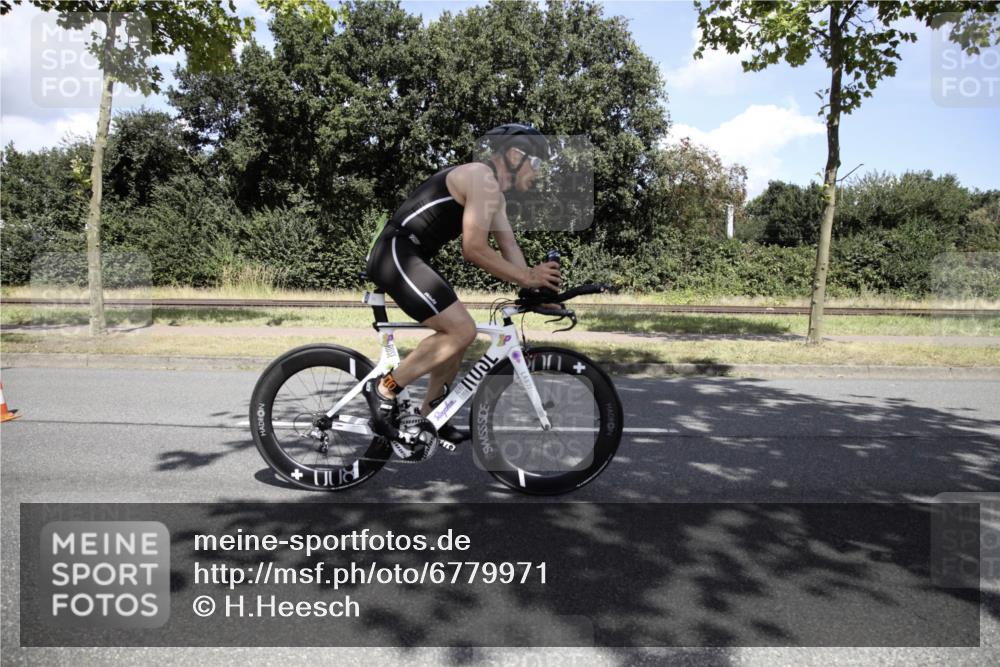 11.08.2024 - GEWOBA Citytriathlon Bremen H.Heesch http://msf.ph/oto/6779971 11.08.2024 13:25:30 Radfahren 225, 301, 309, 316, 328, 471, 660, 672, 720 meine-sportfotos.de