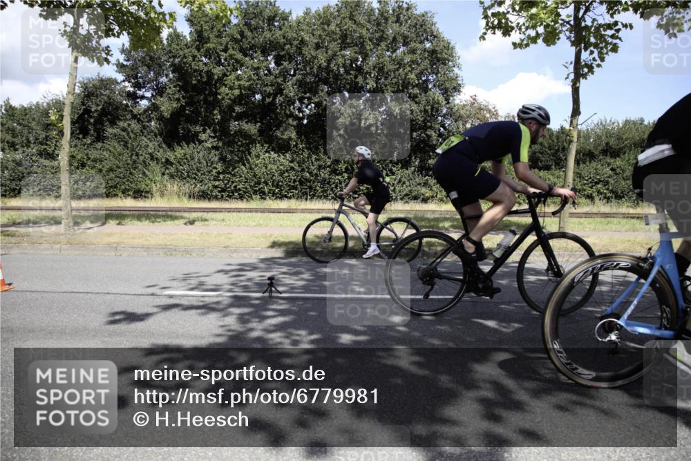11.08.2024 - GEWOBA Citytriathlon Bremen H.Heesch http://msf.ph/oto/6779981 11.08.2024 13:25:32 Radfahren 225, 301, 309, 316, 328, 471, 658, 660, 672, 720 meine-sportfotos.de