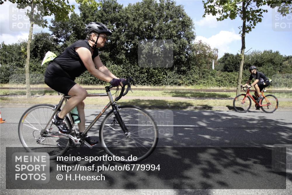 11.08.2024 - GEWOBA Citytriathlon Bremen H.Heesch http://msf.ph/oto/6779994 11.08.2024 13:25:41 Radfahren 225, 260, 301, 316, 328, 471, 650, 658, 672, 720 meine-sportfotos.de
