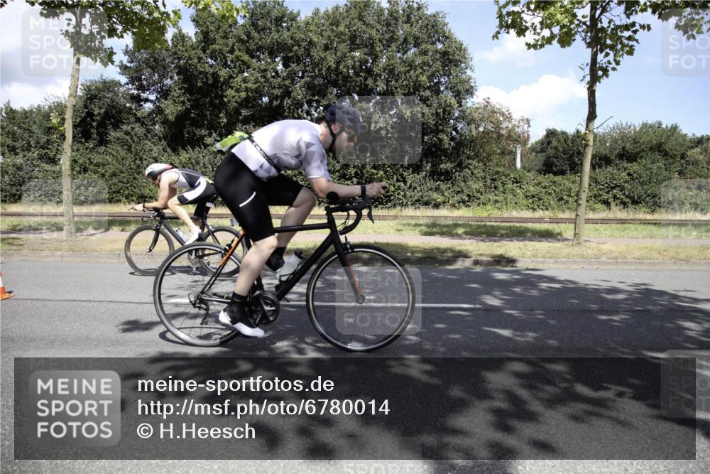 11.08.2024 - GEWOBA Citytriathlon Bremen H.Heesch http://msf.ph/oto/6780014 11.08.2024 13:25:56 Radfahren 235, 246, 252, 253, 260, 353, 650, 658 meine-sportfotos.de