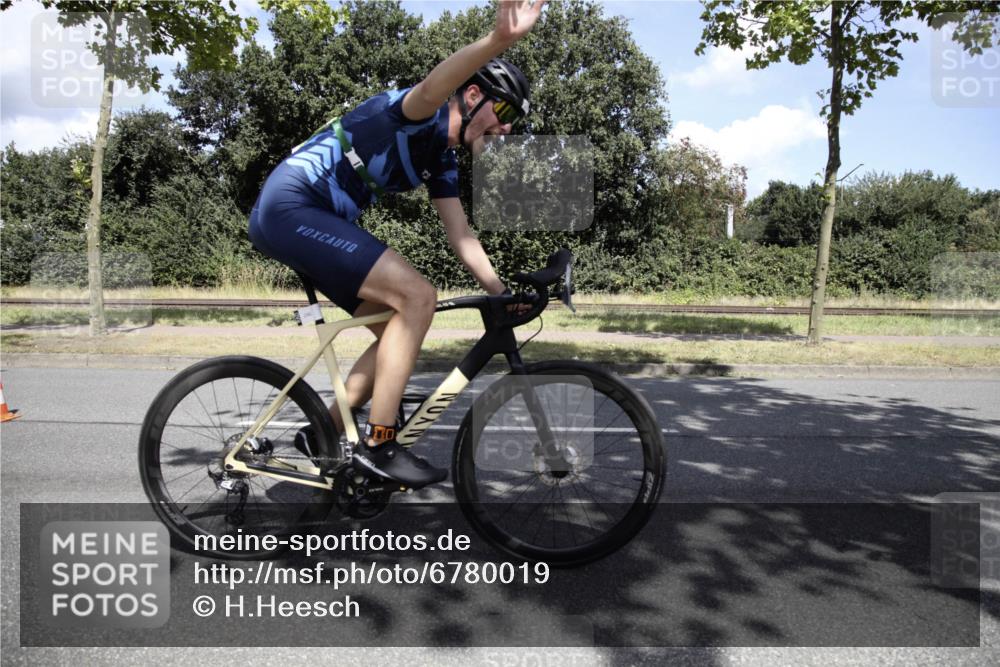 11.08.2024 - GEWOBA Citytriathlon Bremen H.Heesch http://msf.ph/oto/6780019 11.08.2024 13:25:58 Radfahren 235, 246, 252, 253, 260, 353, 650 meine-sportfotos.de