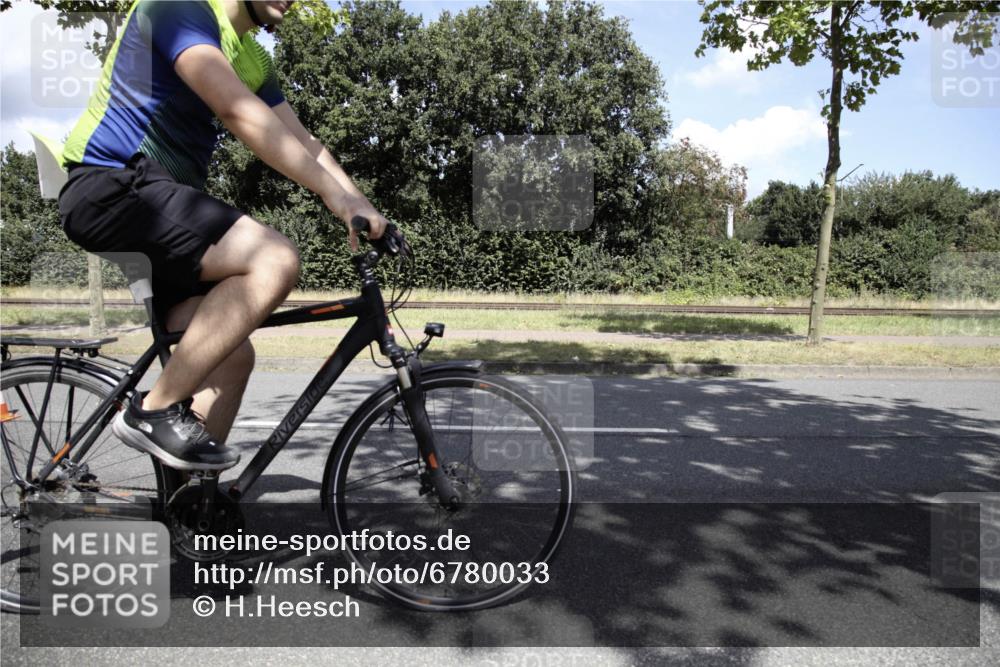 11.08.2024 - GEWOBA Citytriathlon Bremen H.Heesch http://msf.ph/oto/6780033 11.08.2024 13:26:08 Radfahren 202, 216, 235, 246, 252, 253, 353, 632 meine-sportfotos.de