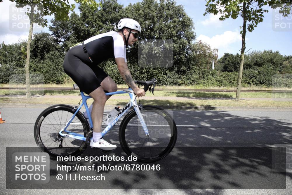 11.08.2024 - GEWOBA Citytriathlon Bremen H.Heesch http://msf.ph/oto/6780046 11.08.2024 13:26:11 Radfahren 202, 216, 235, 253, 353, 632 meine-sportfotos.de