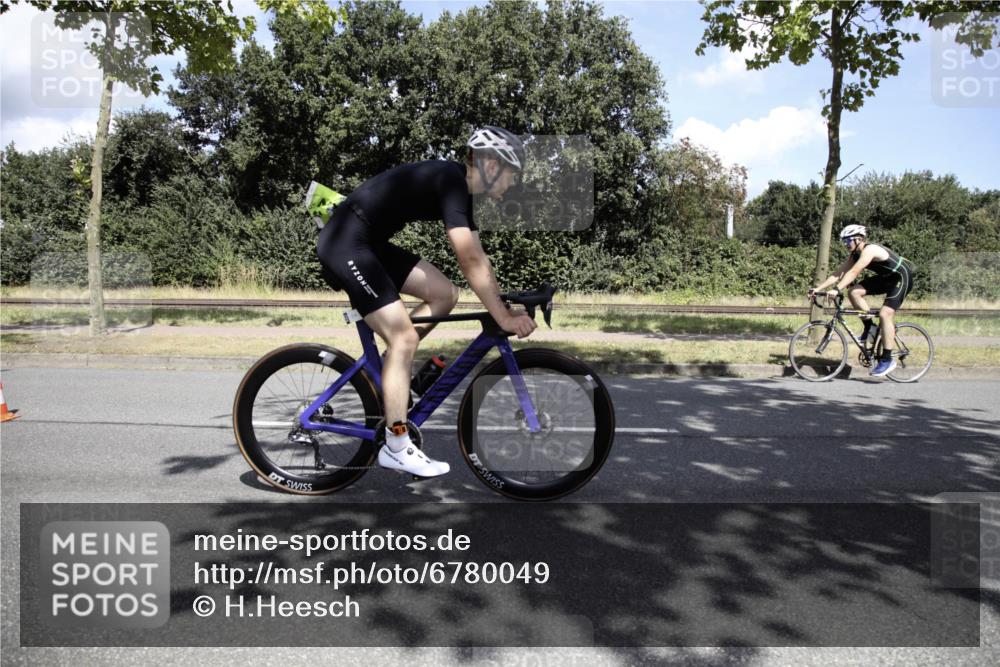 11.08.2024 - GEWOBA Citytriathlon Bremen H.Heesch http://msf.ph/oto/6780049 11.08.2024 13:26:16 Radfahren 202, 216, 235, 253, 632 meine-sportfotos.de