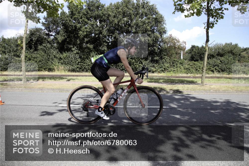 11.08.2024 - GEWOBA Citytriathlon Bremen H.Heesch http://msf.ph/oto/6780063 11.08.2024 13:26:25 Radfahren 202, 216, 241, 333, 468, 602, 632 meine-sportfotos.de