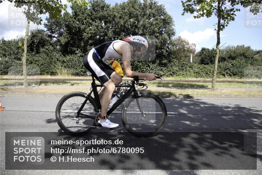 11.08.2024 - GEWOBA Citytriathlon Bremen H.Heesch http://msf.ph/oto/6780095 11.08.2024 13:26:44 Radfahren 239, 333, 399, 413, 585, 602 meine-sportfotos.de