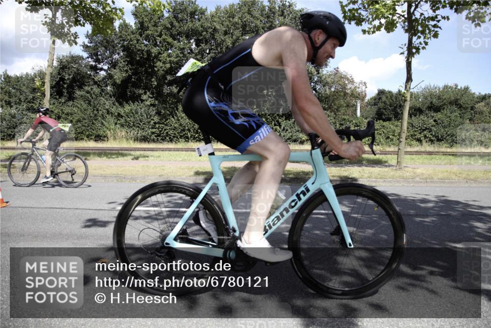 11.08.2024 - GEWOBA Citytriathlon Bremen H.Heesch http://msf.ph/oto/6780121 11.08.2024 13:27:04 Radfahren 208, 209, 300, 426, 428, 460, 492, 538, 585 meine-sportfotos.de