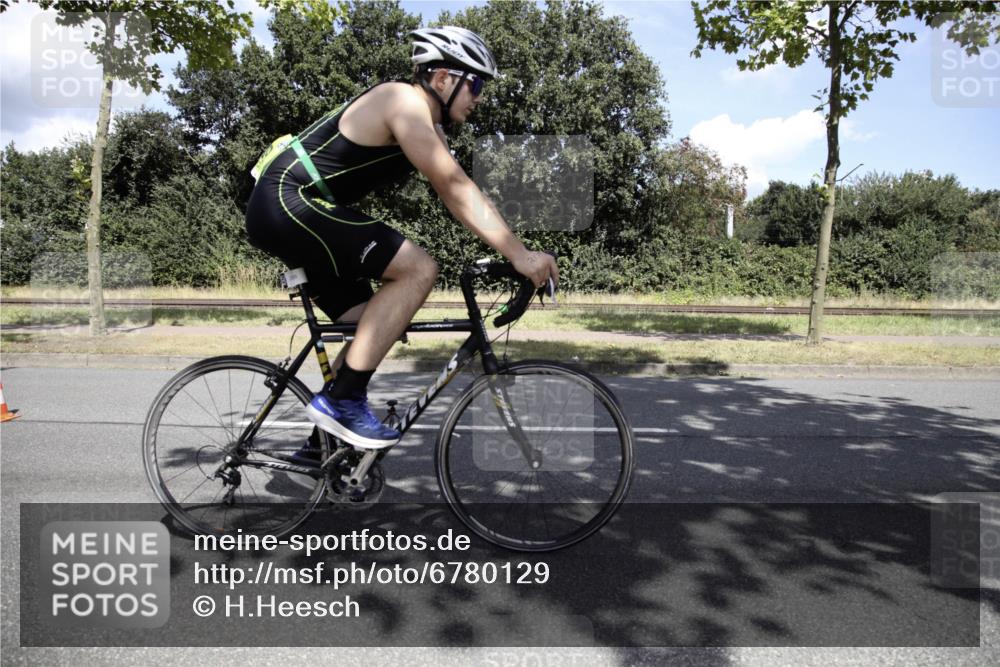 11.08.2024 - GEWOBA Citytriathlon Bremen H.Heesch http://msf.ph/oto/6780129 11.08.2024 13:27:06 Radfahren 208, 209, 300, 426, 428, 460, 492, 538 meine-sportfotos.de