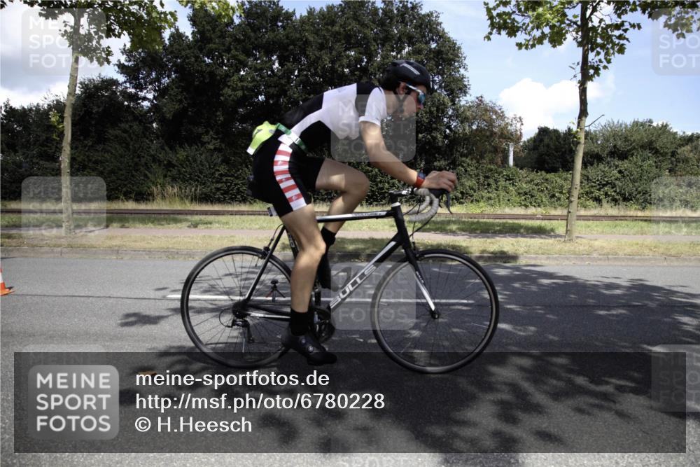 11.08.2024 - GEWOBA Citytriathlon Bremen H.Heesch http://msf.ph/oto/6780228 11.08.2024 13:28:22 Radfahren 201, 232, 285, 308, 311, 325, 326, 510, 534, 542 meine-sportfotos.de