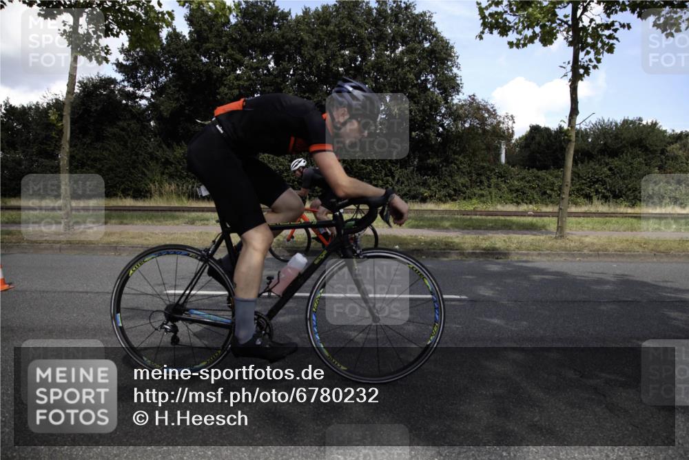 11.08.2024 - GEWOBA Citytriathlon Bremen H.Heesch http://msf.ph/oto/6780232 11.08.2024 13:28:25 Radfahren 201, 206, 232, 285, 308, 311, 326, 381, 390, 510, 534, 542 meine-sportfotos.de