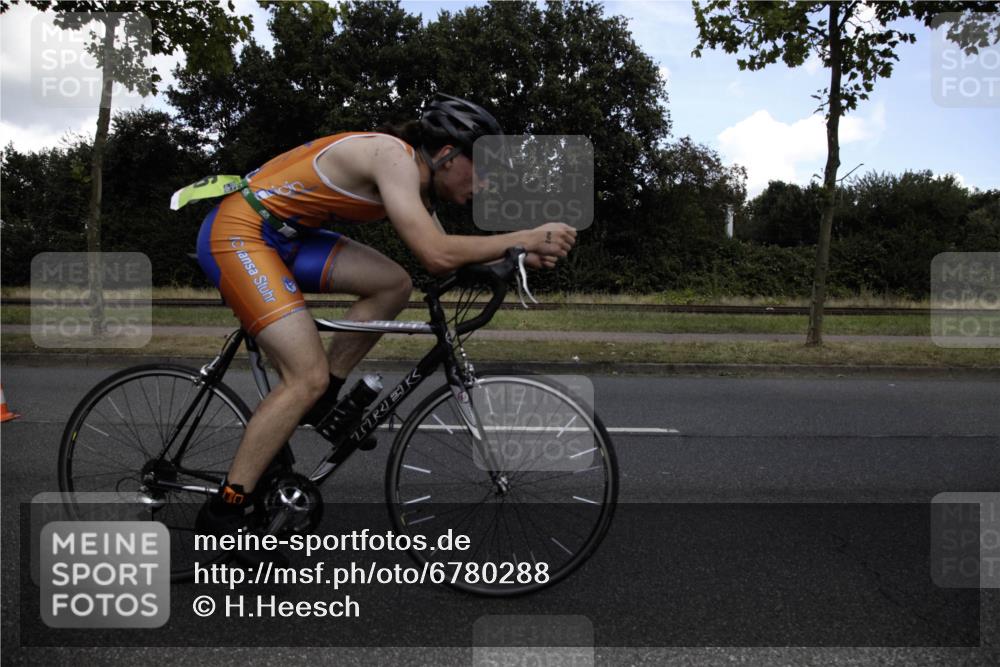 11.08.2024 - GEWOBA Citytriathlon Bremen H.Heesch http://msf.ph/oto/6780288 11.08.2024 13:28:38 Radfahren 206, 232, 234, 285, 291, 298, 308, 311, 326, 338, 372, 379, 381, 390, 434, 435, 456, 459, 474, 510, 542 meine-sportfotos.de
