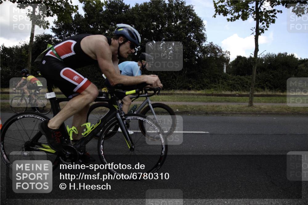 11.08.2024 - GEWOBA Citytriathlon Bremen H.Heesch http://msf.ph/oto/6780310 11.08.2024 13:28:42 Radfahren 205, 206, 232, 234, 278, 285, 291, 298, 326, 338, 372, 379, 381, 390, 434, 435, 456, 459, 474, 510 meine-sportfotos.de