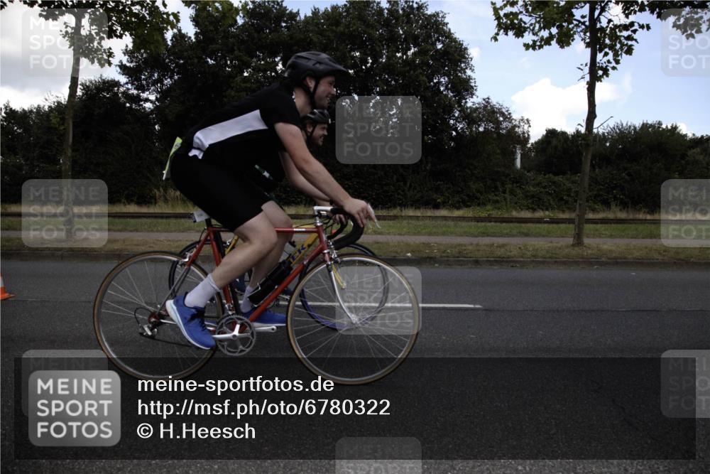 11.08.2024 - GEWOBA Citytriathlon Bremen H.Heesch http://msf.ph/oto/6780322 11.08.2024 13:28:48 Radfahren 205, 206, 234, 278, 291, 298, 338, 372, 379, 381, 390, 434, 435, 456, 459, 474 meine-sportfotos.de