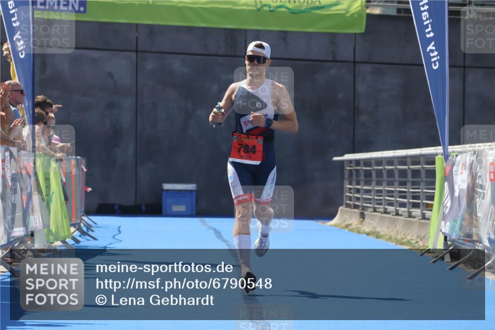 11.08.2024 - GEWOBA Citytriathlon Bremen Lena Gebhardt http://msf.ph/oto/6790548 11.08.2024 13:18:07 Ziel 794 meine-sportfotos.de