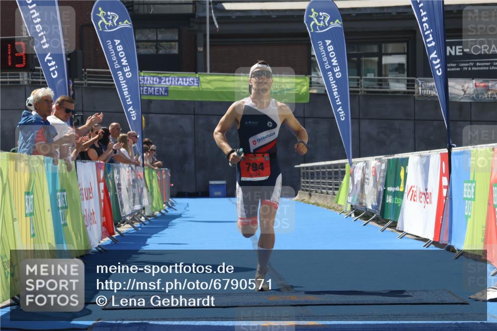 11.08.2024 - GEWOBA Citytriathlon Bremen Lena Gebhardt http://msf.ph/oto/6790571 11.08.2024 13:18:10 Ziel 794 meine-sportfotos.de
