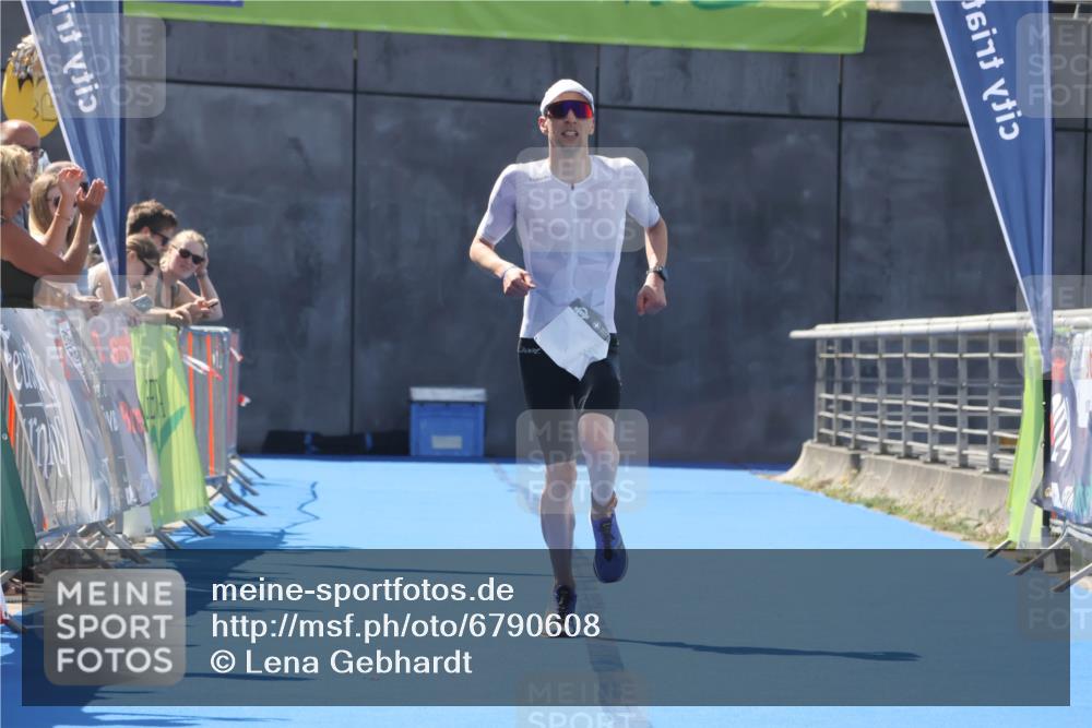 11.08.2024 - GEWOBA Citytriathlon Bremen Lena Gebhardt http://msf.ph/oto/6790608 11.08.2024 13:18:40 Ziel 844 meine-sportfotos.de