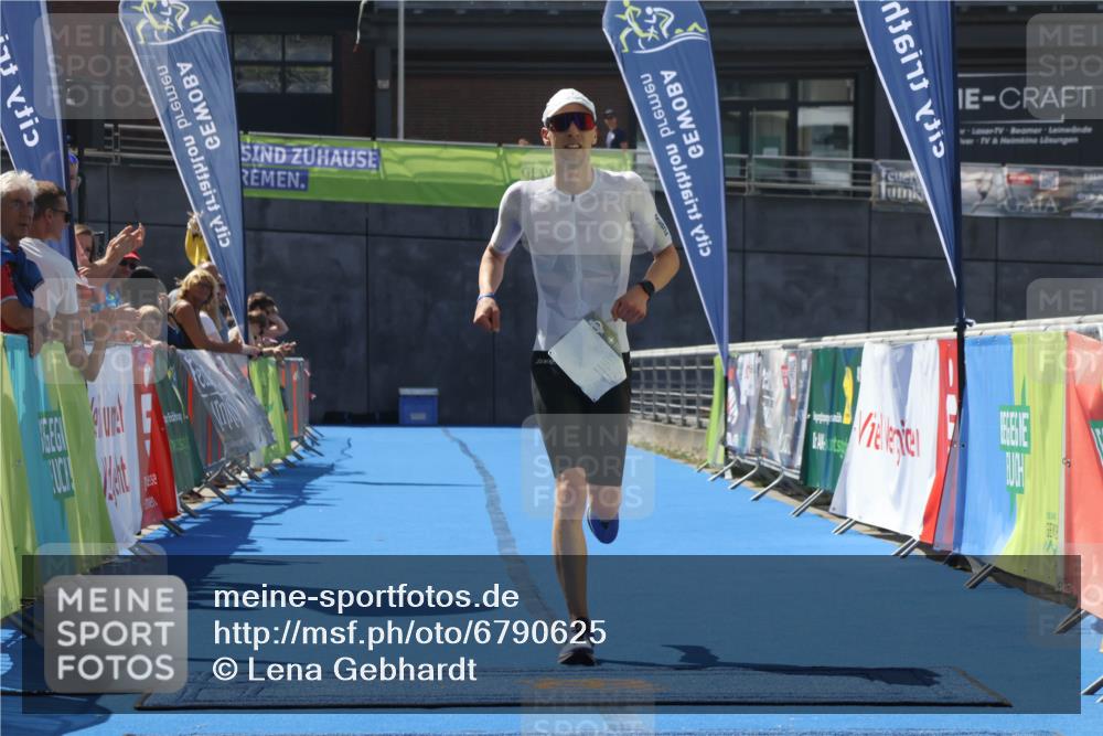 11.08.2024 - GEWOBA Citytriathlon Bremen Lena Gebhardt http://msf.ph/oto/6790625 11.08.2024 13:18:43 Ziel 844 meine-sportfotos.de