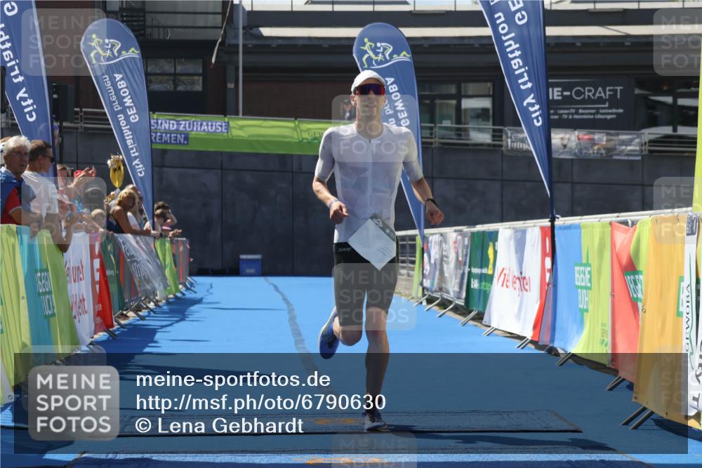 11.08.2024 - GEWOBA Citytriathlon Bremen Lena Gebhardt http://msf.ph/oto/6790630 11.08.2024 13:18:43 Ziel 844 meine-sportfotos.de
