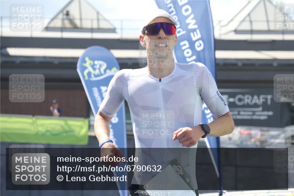 11.08.2024 - GEWOBA Citytriathlon Bremen Lena Gebhardt http://msf.ph/oto/6790632 11.08.2024 13:18:44 Ziel 844 meine-sportfotos.de